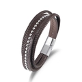 Pulsera multicapa de cuero trenzado marrón oscuro con remaches y cierre magnético - café