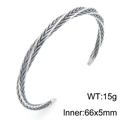 Silver Mobius twisted Viking rune cuff bracelet with ethnic arrow pattern texture - Spiral Twisted Arrow Pattern (KB209307-LU)