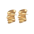 Detailansicht der 18K vergoldeten Edelstahlstecker mit strukturierter Wellenoberfläche - Gold Matt Welle Stil B