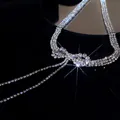 Elegante collar de borlas con lazo de diamantes de imitación multicapa con acabado plateado - Collar de Borlas con Lazo de Diamantes de Imitación Plateados