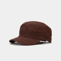 Vue détaillée d'une casquette militaire marron en coton avec coutures renforcées et toit plat - Brun Foncé