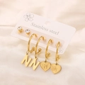 Dettaglio degli orecchini a cuore in acciaio inossidabile placcato oro 18k con lettera N - Lettera N Set di 3 Paia