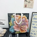 Borsa tote in tela nera con ricamo floreale di peonia e spessi manici in corda - Peonia Nera