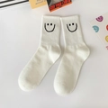 Weiße Baumwollsocken mit schwarzem Strick-Smiley-Design in minimalistischem Ins-Stil - Einheitsgröße / Weiß Schwarzes Lächeln am Bündchen