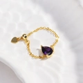 Détail d'une bague chaîne en or 18k avec pierre poire violette et breloque en cœur - Réglable à Tirer / Goutte d'eau violette - Or