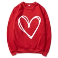 Rotes Langarm-Sweatshirt mit Rundhalsausschnitt und großem weißen Herzmuster vorne - Rot