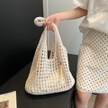 Borsa tote in maglia traforata color crema con nappa decorativa per spiaggia estiva - Bianco Sporco