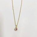 Halskette mit 14K Goldbeschichtung und rundem 5mm rosa Zirkon-Anhänger im minimalistischen Stil - Rosa (Oktober)