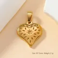 Ciondolo cuore dorato con incisione a stella e trama radiale, 18x15mm, 3.1g - Cuore a Raggi di Sole / Oro
