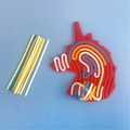 Rote Einhorn-Silikon-Sensoriktafel mit bunten Schnüren zur Entspannung für Kinder - Einhorn-Design / Rot