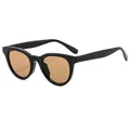 Modische schwarze Cat-Eye-Sonnenbrille mit braun getönten Gläsern und robustem Rahmen - Schwarzer Rahmen Tee Gläser