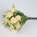 Bouquet d'oeillets artificiels blanc crème avec feuillage vert réaliste décoratif - Champagne