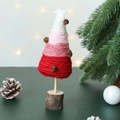 Albero di Natale in lana fatto a mano con campanellini e base in legno naturale - Albero Campanello Sfumato Piccolo