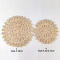 Sottopiatto rotondo intrecciato a mano in paglia di mais bianco crema con motivo floreale - Decorazione da Parete in Mais Stile A / Stile Ciondolo Fiore Bianco
