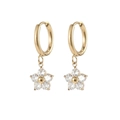 Elegante goldene Blumenohrringe mit funkelnden Zirkonia auf weißem Hintergrund - 14K Gold + Weißer Zirkonia