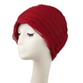 Berretto rosso scuro con pieghe per donna in tessuto leggero e traspirante, stile casual - L (58-60cm) / Rosso