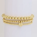 Set di tre braccialetti con perline dorate e ciondolo a cerchio con lettera C - Lettera C