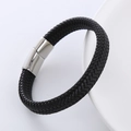 Dettaglio del bracciale in pelle intrecciata nera con chiusura magnetica in metallo argento - 21cm / Nero