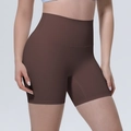 Vue détaillée du dos du short de yoga taille haute marron foncé avec couture push-up fesses - S / Brun Ébène