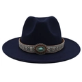 Détail de la pierre turquoise bohème sur la bande tressée du chapeau fedora bleu marine - M (56-58cm) / Bleu marine