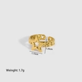 Detalle de anillo de estrella dorada ajustable con medidas y diseño de cadena calada - Estilo de Cadena Hueca de Estrella (YYR023062)