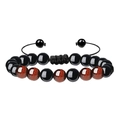 Detalle de la pulsera ajustable de ojo de tigre con cuentas negras y cuerda de nylon - Ojo de Tigre Rojo + Ágata Negra