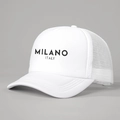 Witte Milano Italy mesh trucker pet met minimalistische zwarte letters en verstelbaar - Verstelbaar / Helemaal Wit