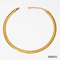 Flat herringbone snake chain necklace in golden stainless steel with lobster clasp - 7.7mm Smooth Surface Gold (KDD952)