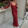 Elegantes rotes Langarm-Abendkleid mit V-Ausschnitt in schmaler, bodenlanger Form - S / Burgunderrot