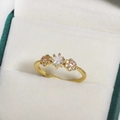 Golden ring featuring central square zircon and two pink flower motifs on white velvet - Square Clear Zirconia with Pink Flowers Style (金色30)