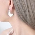 Aros minimalistas en forma de luna en acero inoxidable plateado de alto brillo - Pendientes de Color Acero (F845)