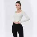 Nauwsluitende crèmewitte geribbelde yoga crop top met lange mouwen en vierkante hals - S / Melkgeel