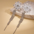 Elegantes pendientes de borla plateados con flores de cristal y diamantes de imitación - Plata (Pin de plata)