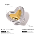 Dettaglio dell'anello a cuore in acciaio inossidabile con dimensioni e finitura bicolore - Stile Cuore Bicolore Oro e Argento (NB-R24426-GS) / Bicolore Oro e Argento