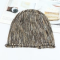 Detailansicht der farbig gemischten Strickmütze mit modischen Mustern im Distressed-Look - Einheitsgröße / Schwarz Kaffee