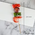 Modello di spiedino di gamberi alla griglia artificiale con verdure colorate, 24.5cm e 60g - Grande Spiedino Barbecue - Peperone Verde e Gambero