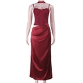 Nahaufnahme von weinrotem Spitzenoberteil und Satinrock mit Schlitz für Abendkleid - XS / Burgunderrot