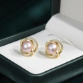 Boucles d'oreilles dorées avec perles rose clair et détails de zircons scintillants - Clous d'oreilles perles et strass à double anneau / Rose Or