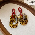 Orecchini in acrilico rosso e maculato dal design retrò e minimalista alla moda - Catena a Triplo Anello (Perno in Acciaio) / Leopardo Caffè