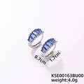 Boucles d'oreilles créoles en argent avec cinq zircons bleus rectangulaires et mesures - Argent & Bleu