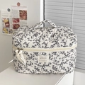 Französische gesteppte Kulturtasche mit schwarz-weißem Blumenmuster und Tragegriff - Kosmetiktasche