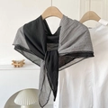 Écharpe minimaliste en coton et lin bicolore noir et gris avec bordure en dentelle - Bloc De Couleur (Gris Noir) / Gris Noir
