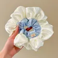Handgemaakte grote scrunchie van crème satijn en blauw gestreepte stof voor haar - #1 Blauw Gestreepte Rokzoom Haarelastiek Ongeveer 20 Cm