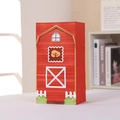 Sac cadeau en papier rouge thème ferme avec motifs de grange et décor de clôture blanche - Style Grange de Ferme Rouge (811-6)