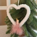 Cuore natalizio in peluche bianco con ballerina in piume rosa da appendere all'albero - Fata Cuore / 15*16cm