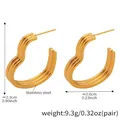 Detail of gold-plated stainless steel triple hoop earrings with dimensions 2.3cm by 0.6cm - Three-Layer Heart Geometric Earrings / Gold