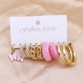 Set de 5 paires de boucles d'oreilles dorées et roses avec papillons et perles sur carte - Perle Résine Papillon Rose (Z49)