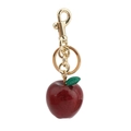 Glinsterende rode appel sleutelhanger met gouden metalen ring op witte basis - Grote appel met groen blad en licht goud