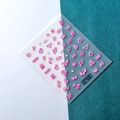 Vista detallada de pegatinas de uñas 5D en relieve con diseños de corazones y lazos, modelo TS-254 - Estilo de Dibujos Animados Rosa en Relieve (TS-254)