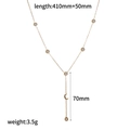 Vue détaillée montrant la longueur 410mm+50mm et pendentif lune sur collier or rose - Style Goutte Longue Or Rose (TN3685)